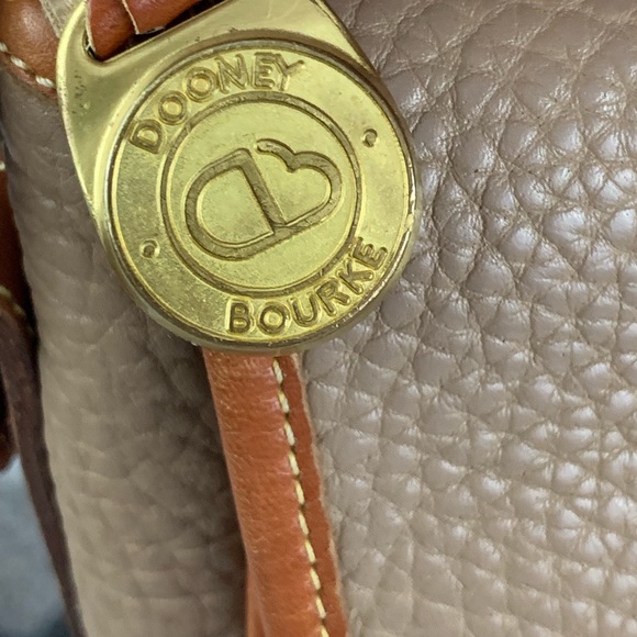 Dooney & Bourke pebbled leather shoulder/crossbody - Picture 2 of 8